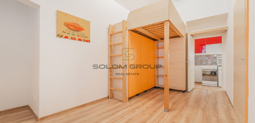 Prodej bytu 2+kk, 35 m². Po úpravách. Praha 5 Osobní vlastnictví.