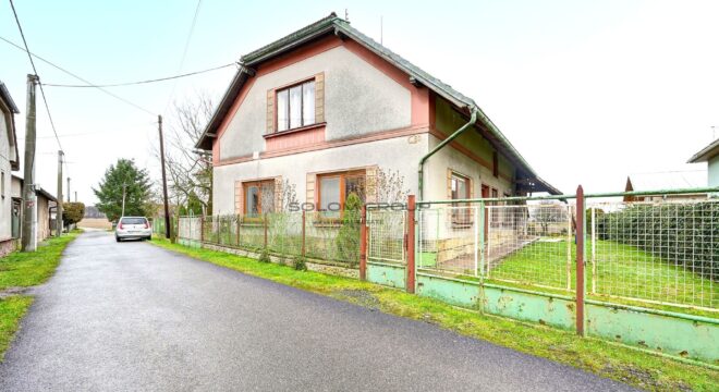 Prodej RD, 4+1/Možnost půdní vestavby. Pozemek o výměře 1.856 m². Barchůvek, okr. Hradec Králové