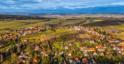 Prodej stavebního pozemku o výměře 4.472 m². Běštín, Hostomice, okr. Beroun. Volné ihned.