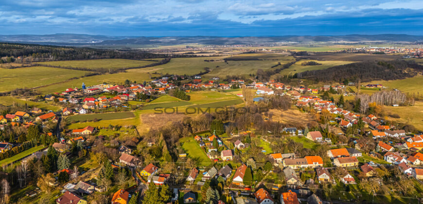 Prodej stavebního pozemku o výměře 4.472 m². Běštín, Hostomice, okr. Beroun. Volné ihned.