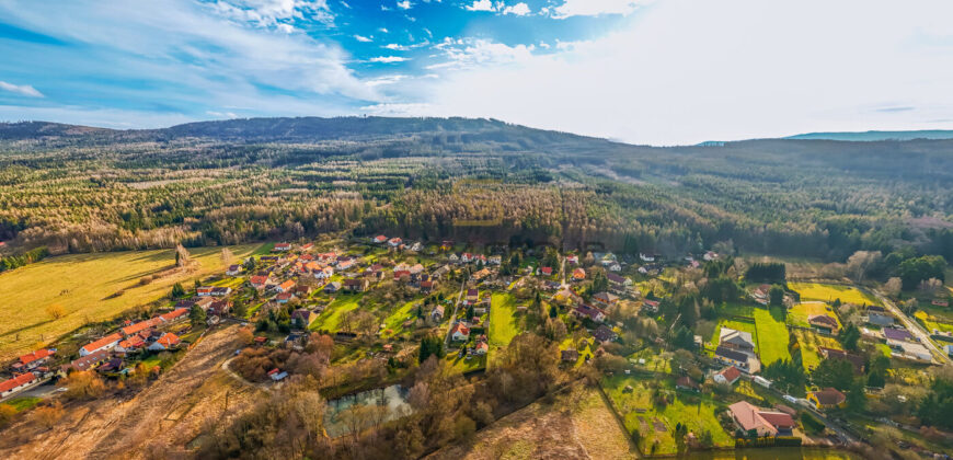 Prodej stavebního pozemku o výměře 4.472 m². Běštín, Hostomice, okr. Beroun. Volné ihned.