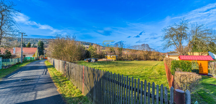 Prodej stavebního pozemku o výměře 4.472 m². Běštín, Hostomice, okr. Beroun. Volné ihned.