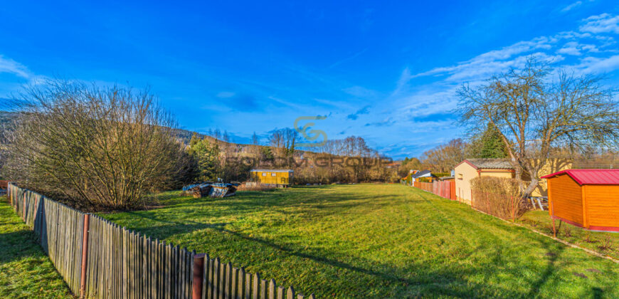 Prodej stavebního pozemku o výměře 4.472 m². Běštín, Hostomice, okr. Beroun. Volné ihned.