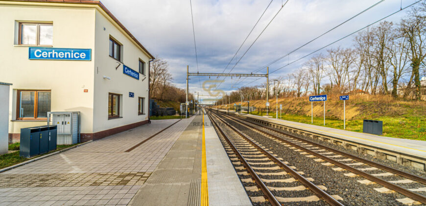 Prodej RD, 3+1. Po úpravách. Možnost půdní vestavby. Výborná dopravní dostupnost. Cerhenice.