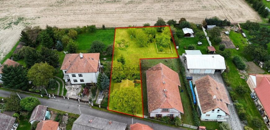 Prodej RD, 4+1/Možnost půdní vestavby. Pozemek o výměře 1.856 m². Barchůvek, okr. Hradec Králové